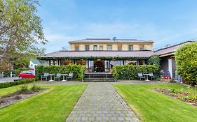 The Grand Hotel & Bar - Akaroa