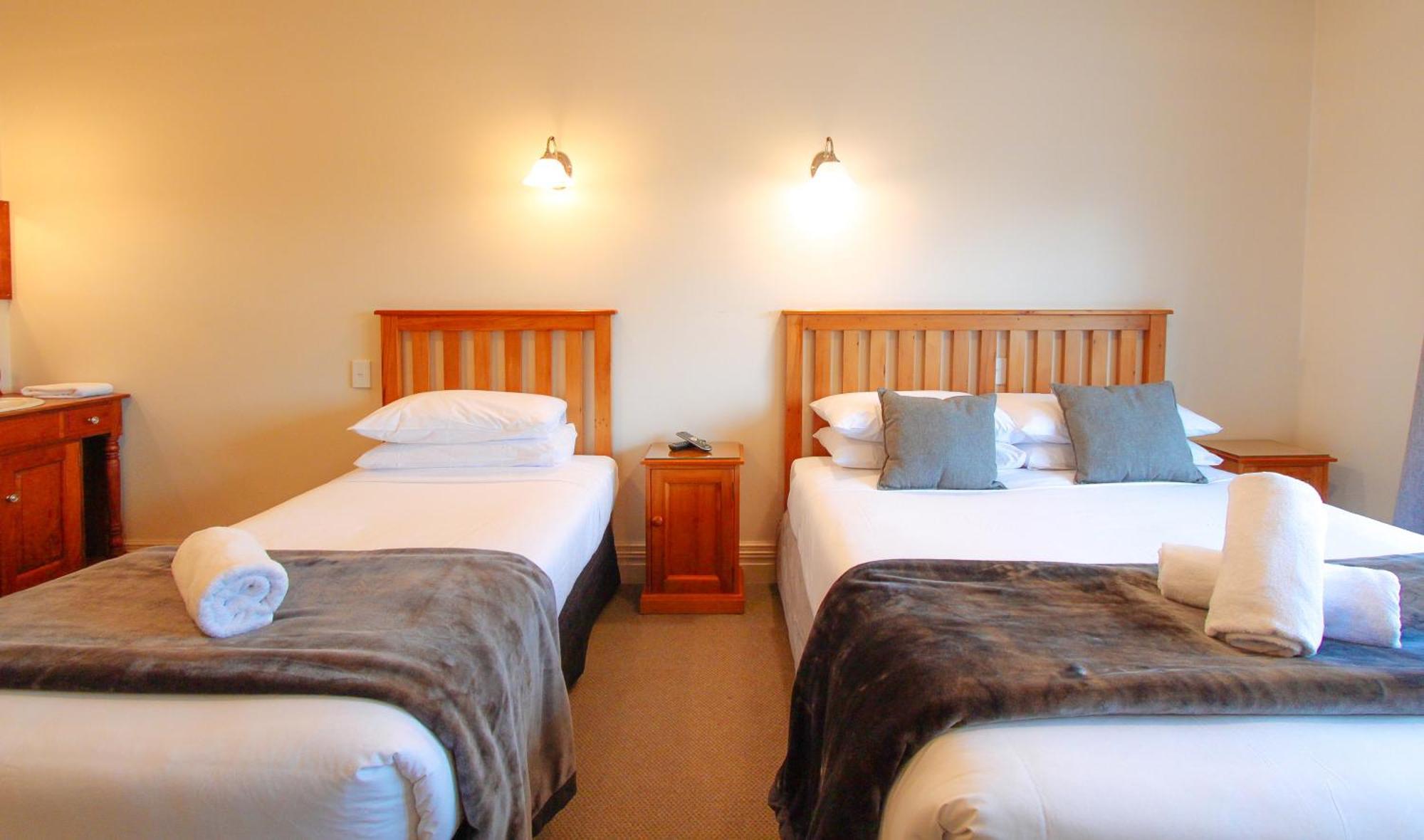 The Grand Hotel & Bar - Akaroa Buitenkant foto