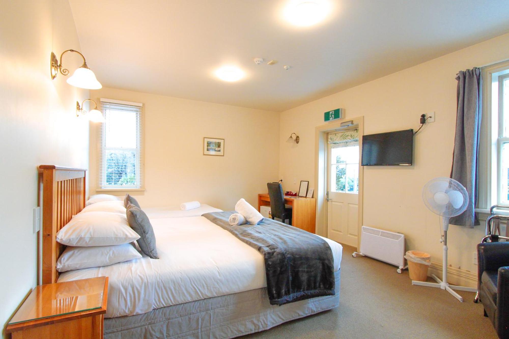 The Grand Hotel & Bar - Akaroa Buitenkant foto
